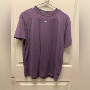 Women’s Oversized Nike Sportswear Essentials T-Shirt!